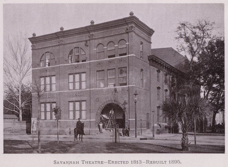 Savannah Theatre, erigido em 1813, reconstruído em 1895 (foto a p/b) de American Photographer (after)