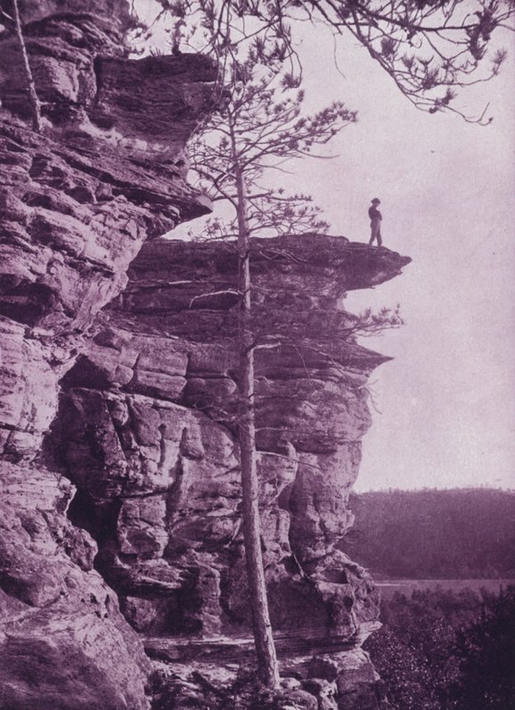 Signal Rock, perto do Campo Douglas, Wisconsin (foto a p/b) de American Photographer (after)