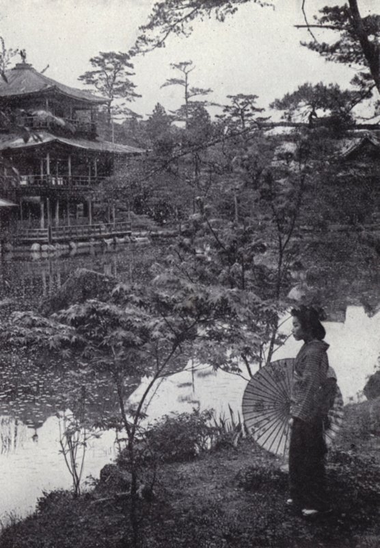 O pavilhão dourado em Kinkakuji (foto a p/b) de American Photographer (after)