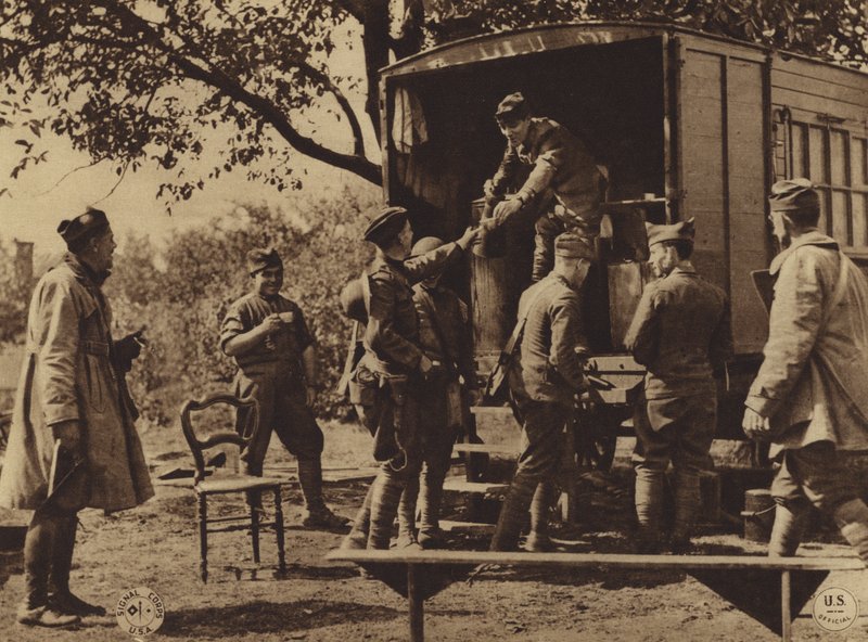 A América na Primeira Guerra Mundial: "Casey" em ação (fotografia a preto e branco) de American Photographer