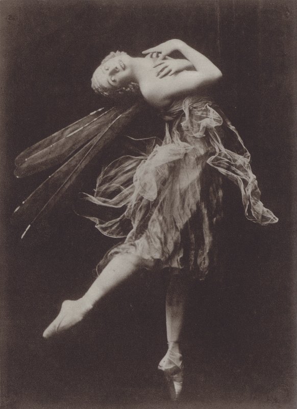 Anna Pavlova em A Mosca do Dragão (fotografia a preto e branco) de American Photographer