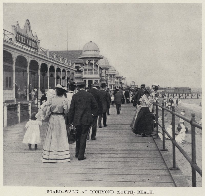 Board-Walk na praia de Richmond (sul) (foto a p/b) de American Photographer