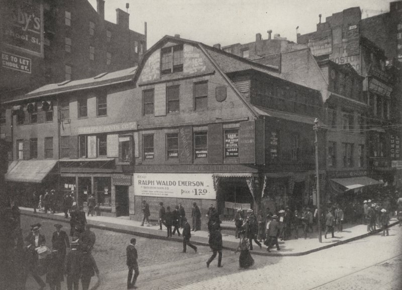Boston: Livraria Old Corner, construída em 1712 (fotografia a preto e branco) de American Photographer
