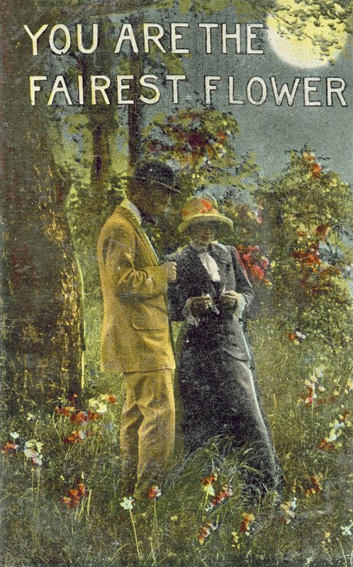 Casal no bosque ao luar (fotografia a cores) de American Photographer