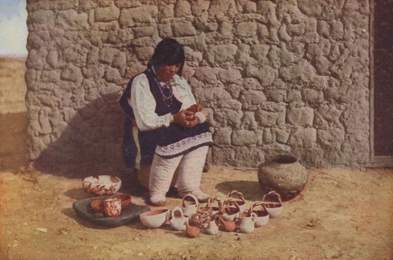 Decoração de cerâmica, Pueblo de Isleta, Novo México (fotografia a cores) de American Photographer
