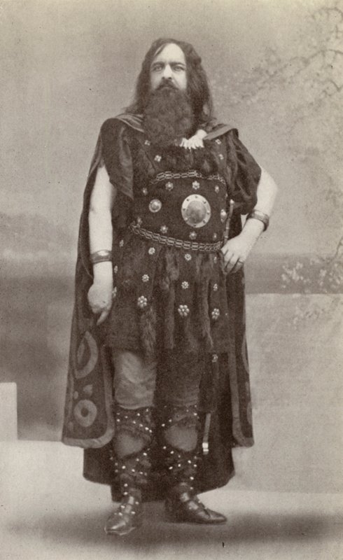 Edouard de Reszke, no papel de Hagen, em "Gotterdammerung" (fotografia a preto e branco) de American Photographer