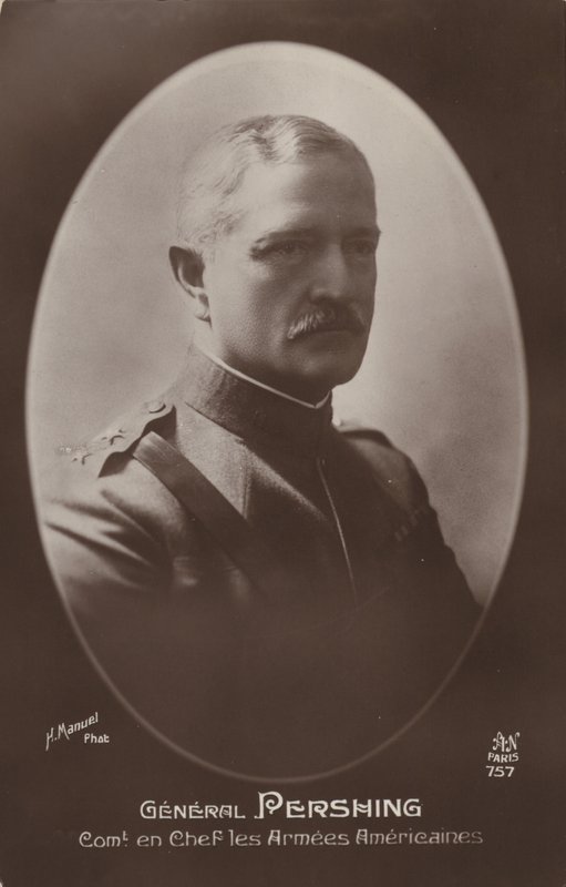 General John J Pershing (fotografia a preto e branco) de American Photographer