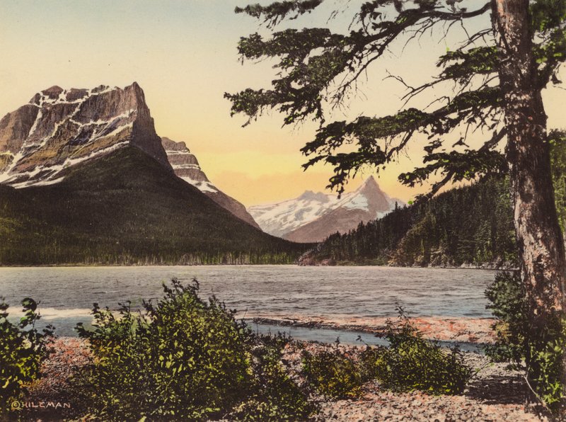 Parque Nacional Glaciar: Lago St Mary a partir de Baring Creek (fotografia a cores) de American Photographer