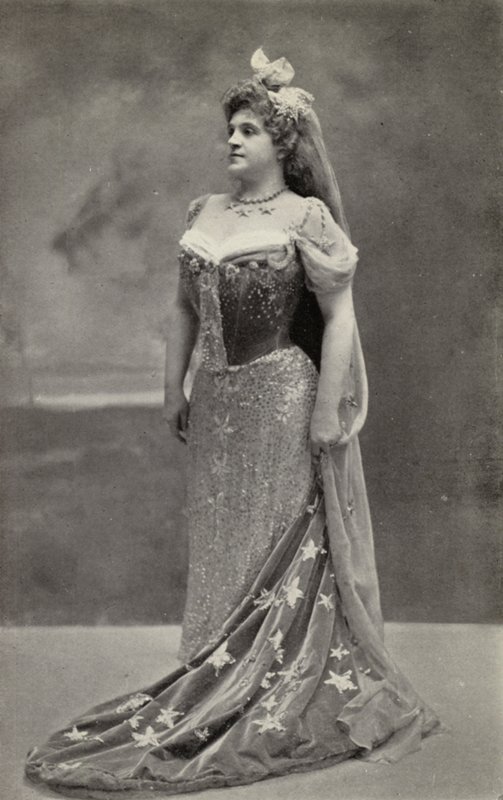 Marcella Sembrich, como Astrifiammante, Rainha da Noite, em "A Flauta Mágica" (foto p/b) de American Photographer
