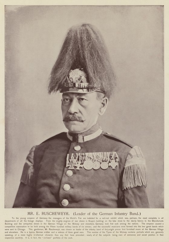 Sr. E Ruscheweyh, líder da banda de infantaria alemã de American Photographer