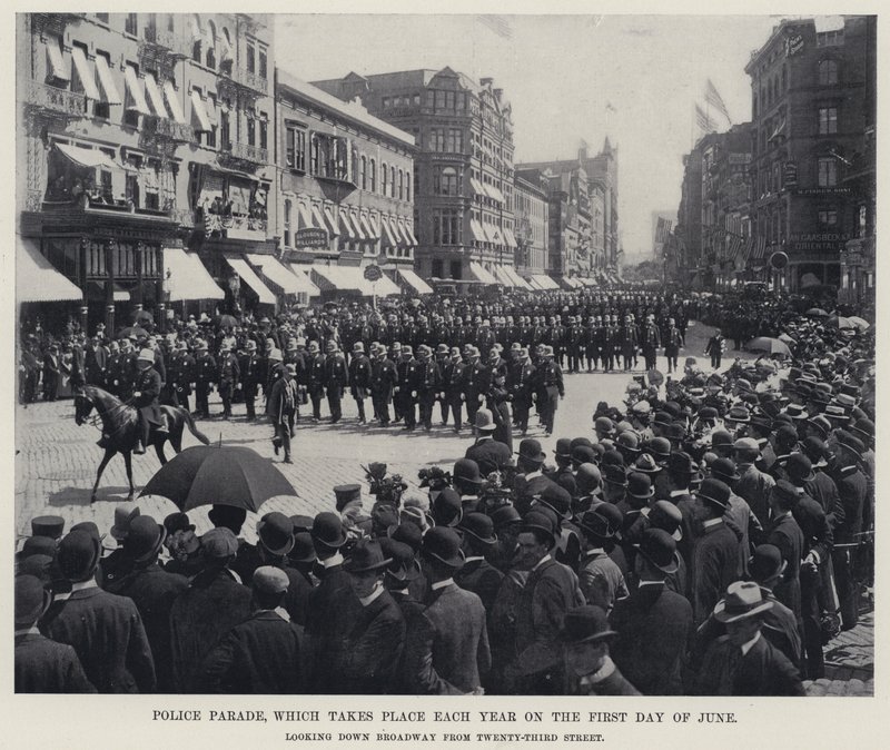 Desfile da Polícia, que se realiza todos os anos no primeiro dia de Junho (foto a p/b) de American Photographer