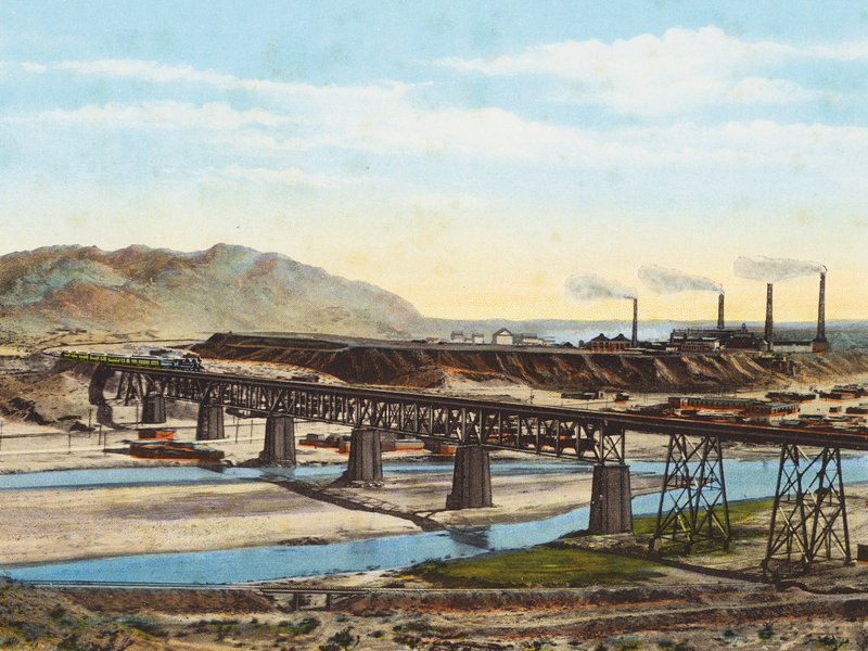 Ponte ferroviária sobre o Rio Grande e a fundição da Grande Alfândega em El Paso, Texas (fotografia a cores) de American Photographer