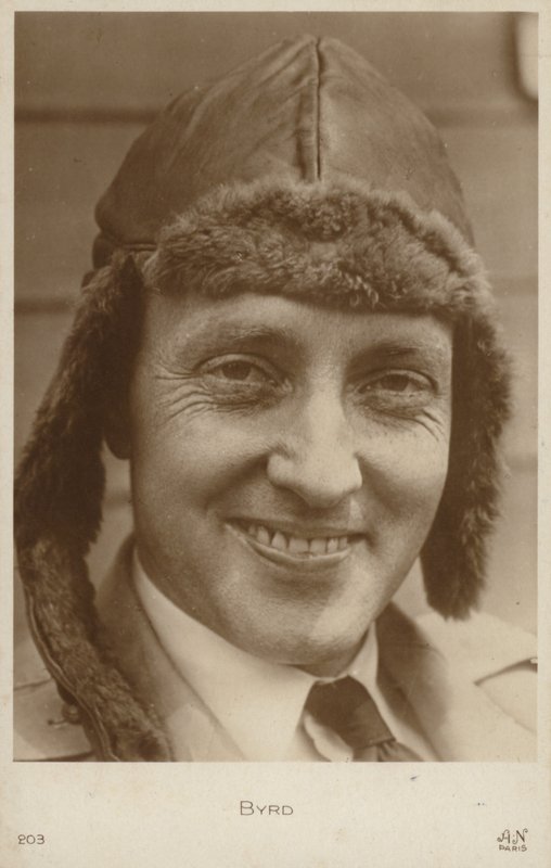 Richard E Byrd, oficial da marinha americana, aviador e explorador (fotografia a preto e branco) de American Photographer