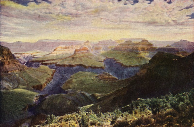 Nascer do sol no Hermit Trail, Parque Nacional do Grand Canyon (fotografia a cores) de American Photographer