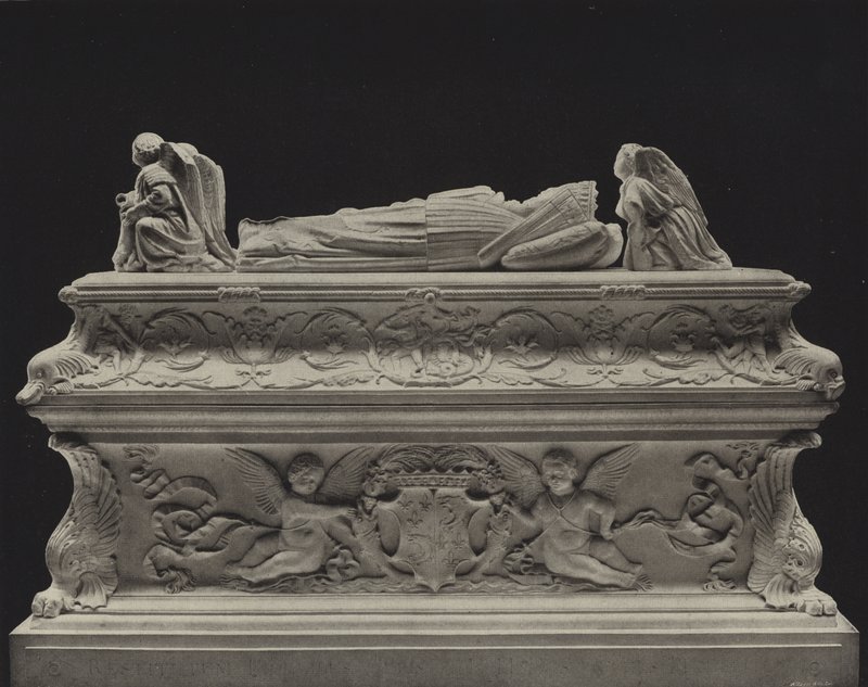 Tumba dos Filhos de Carlos VIII de American Photographer