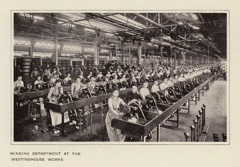Departamento de bobinagem na fábrica da Westinghouse (fotografia a preto e branco) de American Photographer