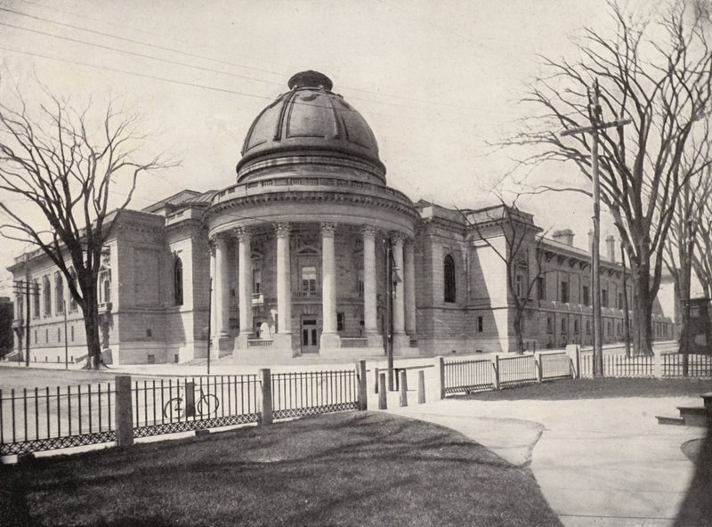 Universidade de Yale: "Rotunda", Woolsey Hall à esquerda, Yale Dining-Hall à direita (fotografia a preto e branco) de American Photographer