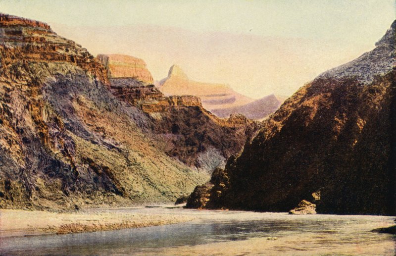 Zoroastro visto do rio, Parque Nacional do Grand Canyon (fotografia a cores) de American Photographer