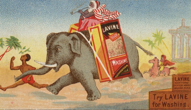 Elefante correndo com caixa de sabão de lavagem de American School