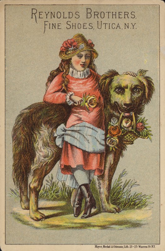 Menina que inclina-se no grande cão com rosas. de American School
