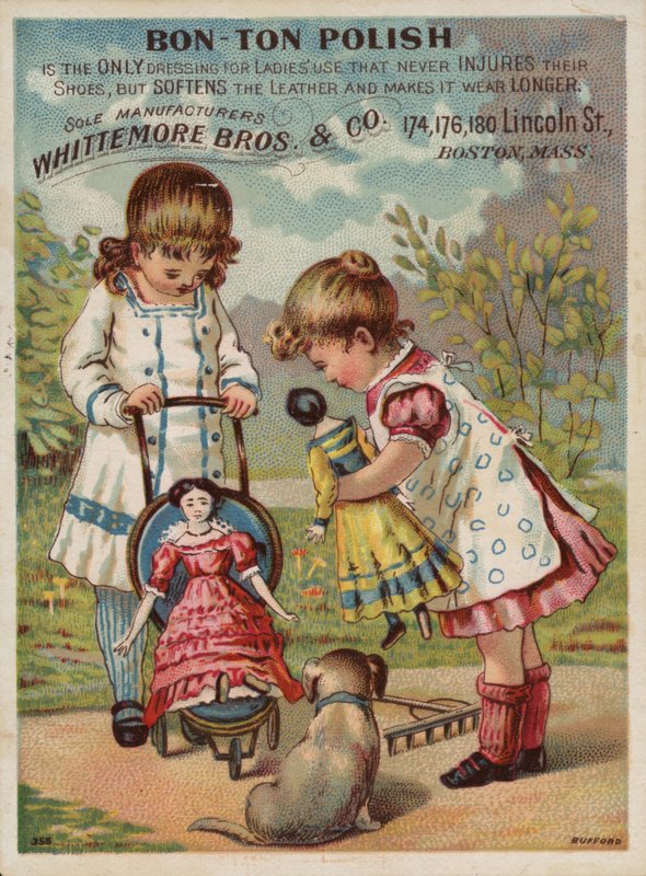 Meninas brincando com bonecas de American School