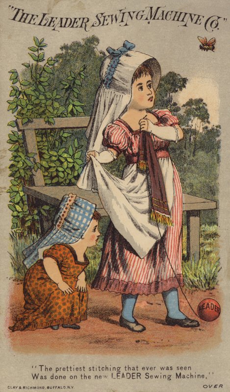 Meninas, observar, abelha, enquanto, jogar bola de American School