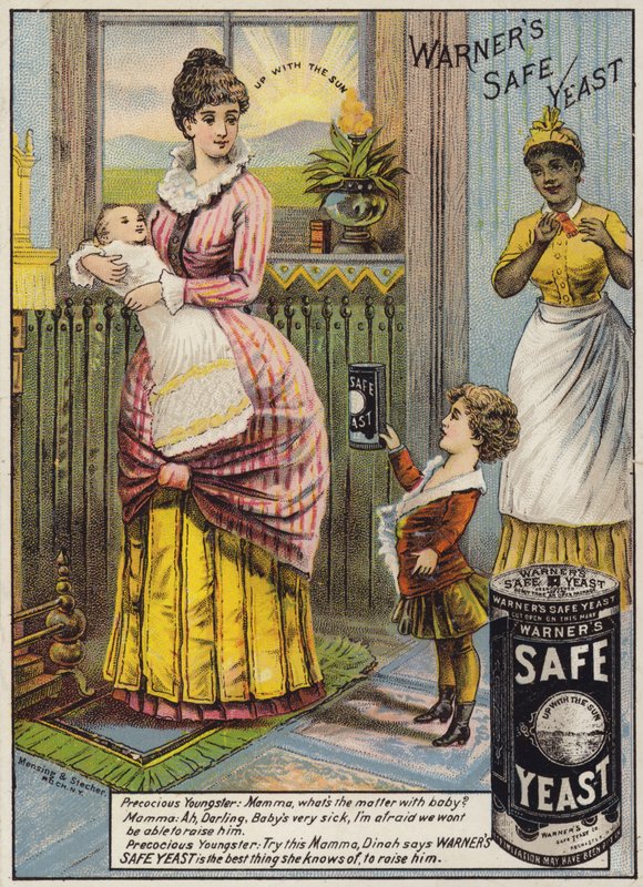 Mãe embalando bebê de American School