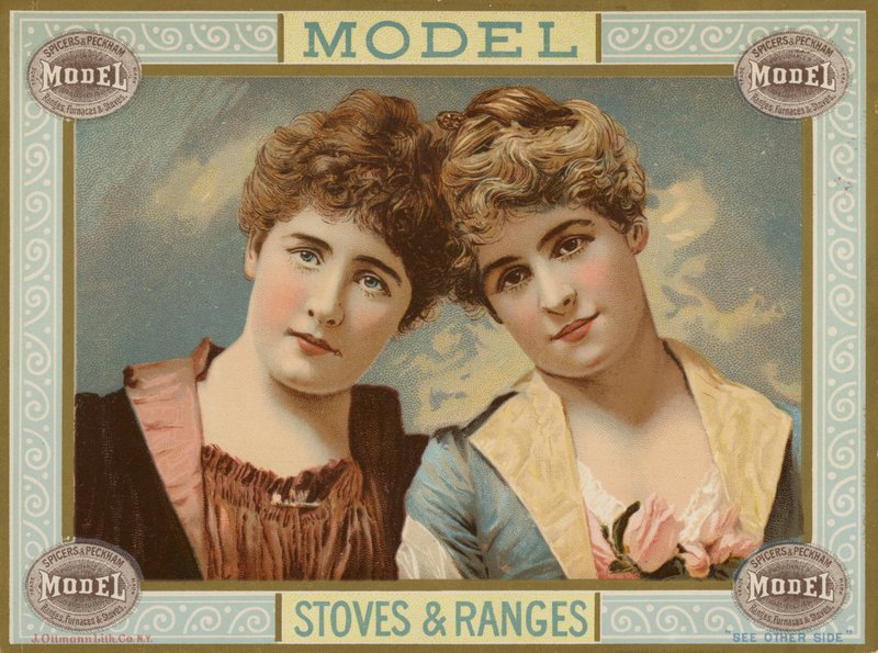 Duas senhoras juntas de American School