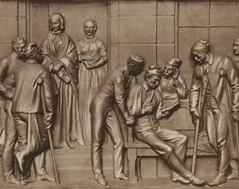 Florence Nightingale visitando pacientes, alívio no hospital Woolwich, Londres (foto p/b) de Arthur George Walker