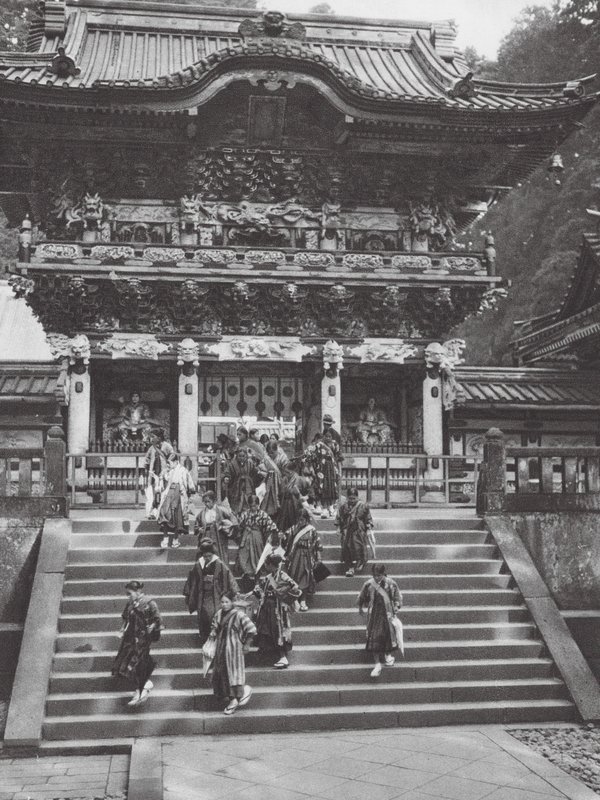Japão: Nikko, Yomei-mon, portal principal do Santuário de Ieyasu (fotografia a preto e branco) de Axel von Graefe