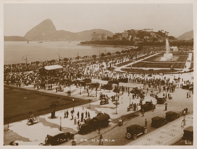 Gardens of Gloria, Rio de Janeiro (b/w photo) de Brazilian Photographer
