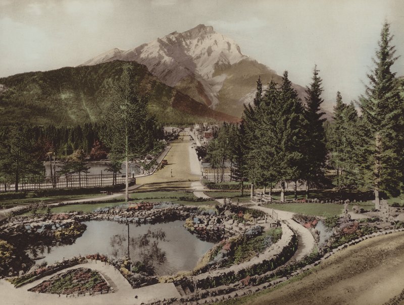 Cascade Mountain and Reflection Pool, Banff (foto a cores) de Byron Hill Harmon