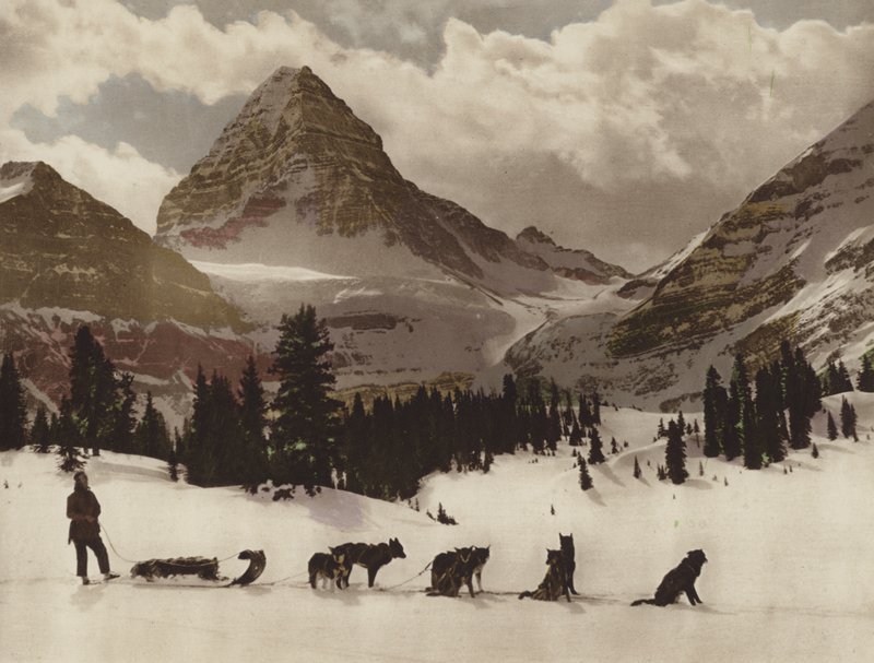 Monte Assiniboine (foto a cores) de Byron Hill Harmon