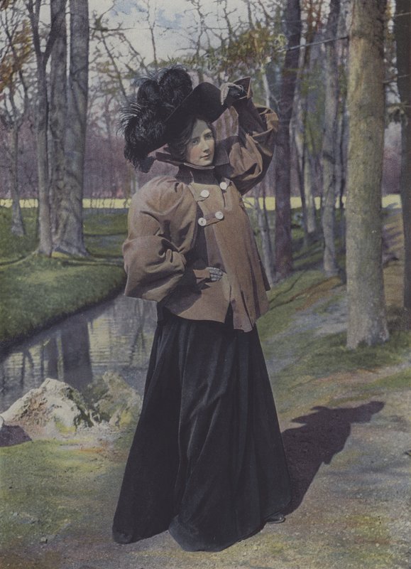 Mulher em um parque de Paris (foto colorida) de Carle de Mazibourg
