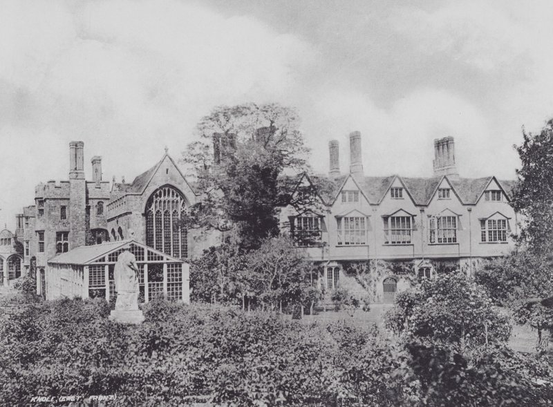 Knole, Frente Leste (foto a p/b) de Charles Essenhigh Corke