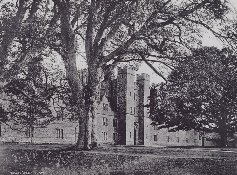 Knole, Frente Oeste (foto a p/b) de Charles Essenhigh Corke