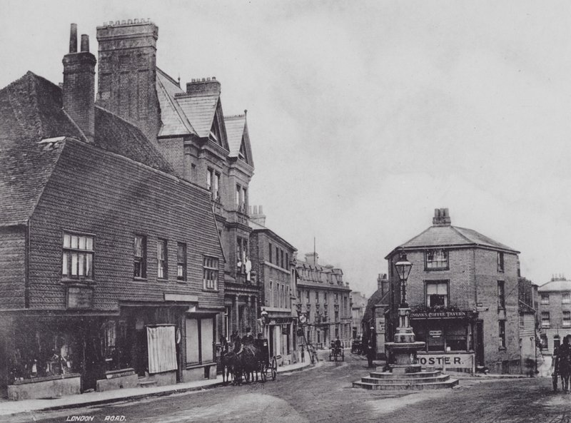 Sevenoaks: London Road (foto a p/b) de Charles Essenhigh Corke