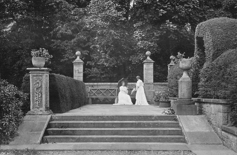 Uma escadaria de jardim de Charles Latham