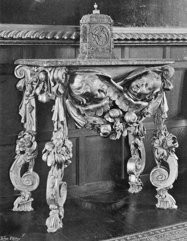Um Console Grinling Gibbons de Charles Latham