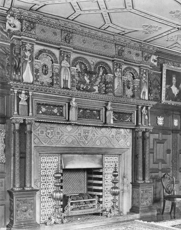 Peça de chaminé na sala de desenho de Charles Latham