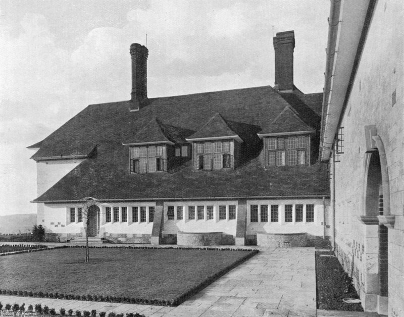 East Court de Charles Latham