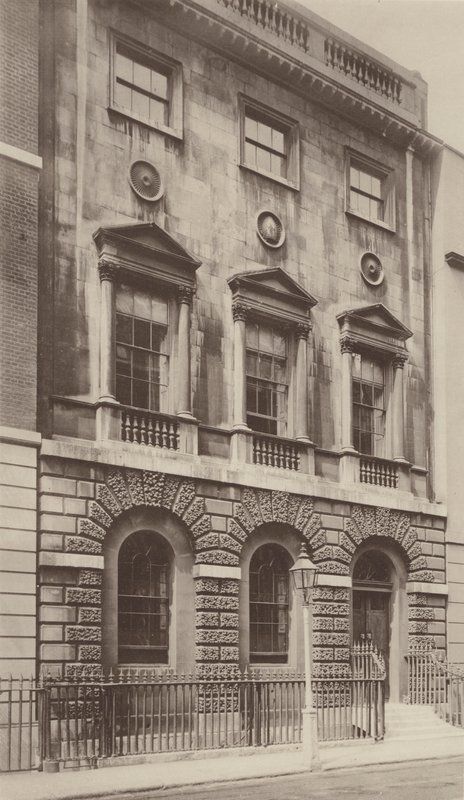 Ely House, Dover Street, Oeste de Charles Latham