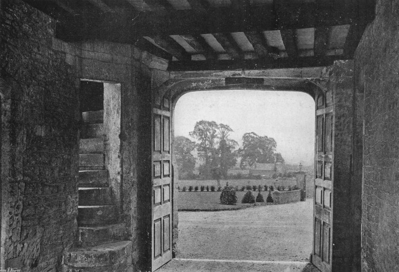 Entrada da Portaria (foto a p/b) de Charles Latham