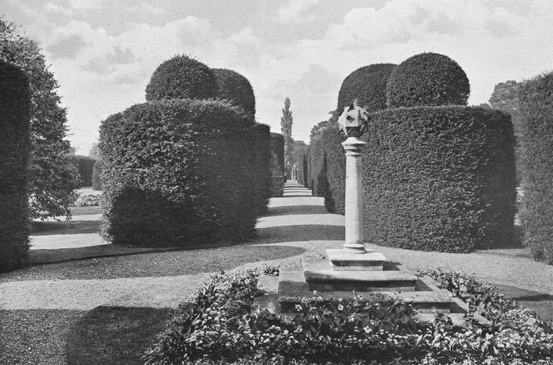 Heslington Hall: Trabalho de topiaria bem torneada de Charles Latham