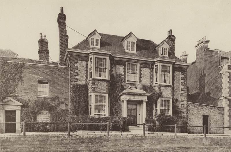 Casa no desfile, Arundel, Sussex de Charles Latham
