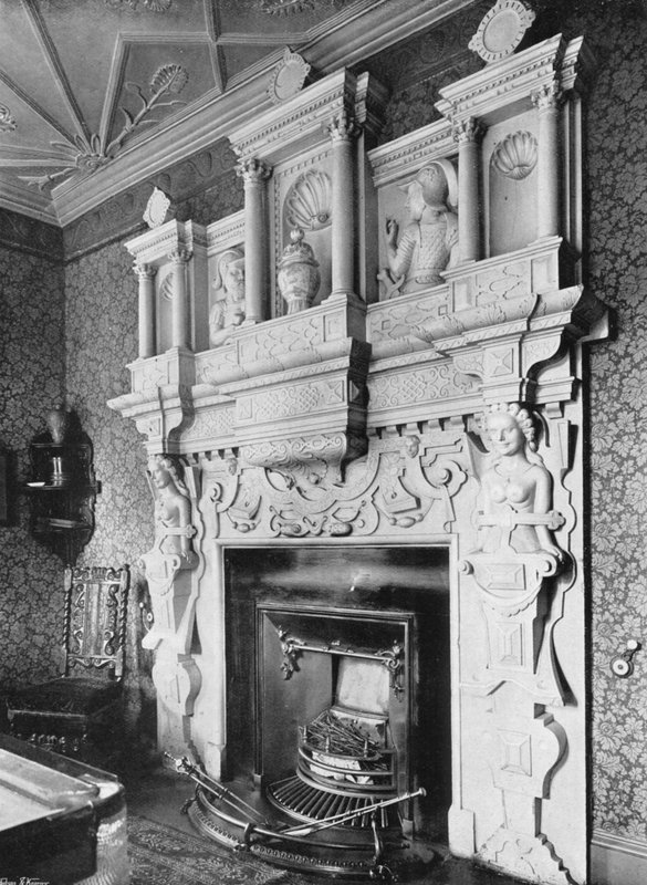 Na sala de bilhar de Charles Latham