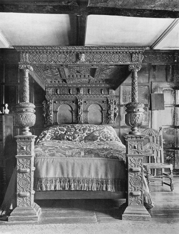 No quarto marrom de Charles Latham