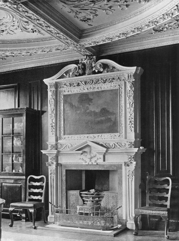 Na sala de jantar (foto a p/b) de Charles Latham