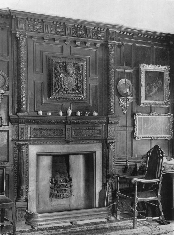 Na sala de desenho de Charles Latham