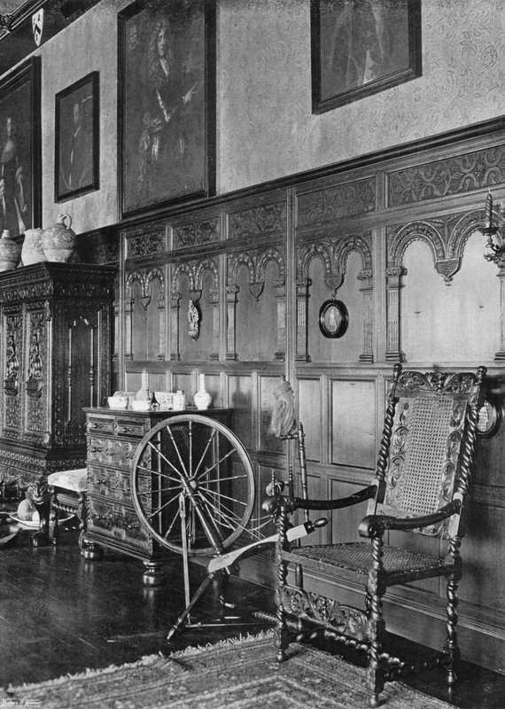 Paneling na Long Gallery de Charles Latham